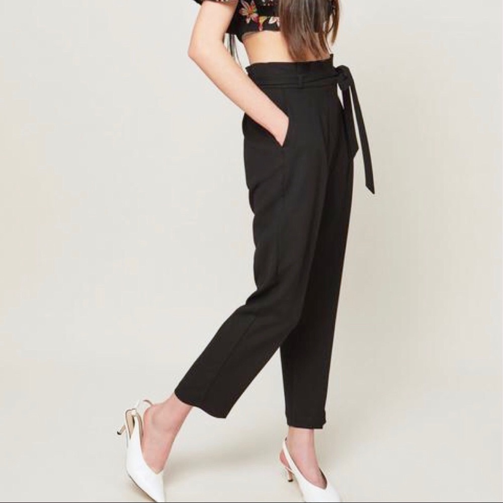 FIRM | Black | Paper Bag Waist Crop Pants